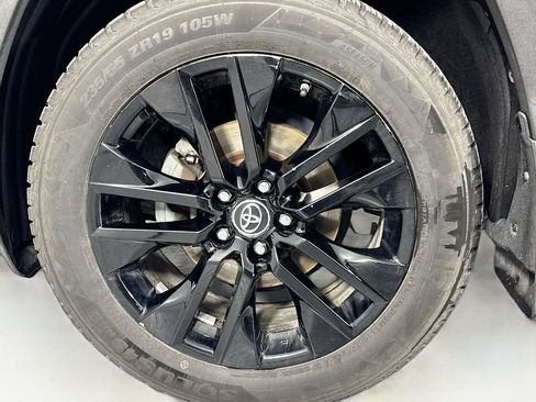 Used 2019 Toyota RAV4 Limited w/ Advanced Technology Package image 41