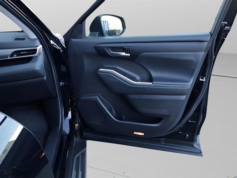 Certified 2022 Toyota Highlander XLE image 40