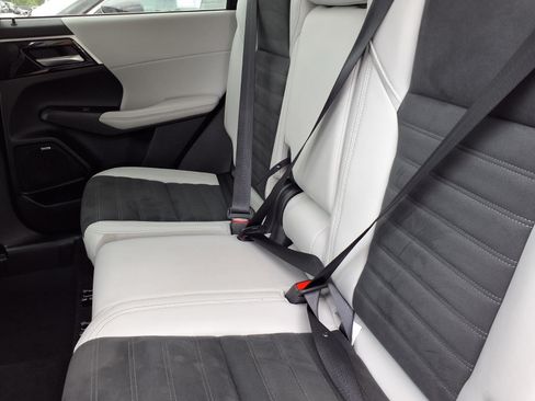 Used 2025 Mitsubishi Outlander SE AWD/4WD image 7