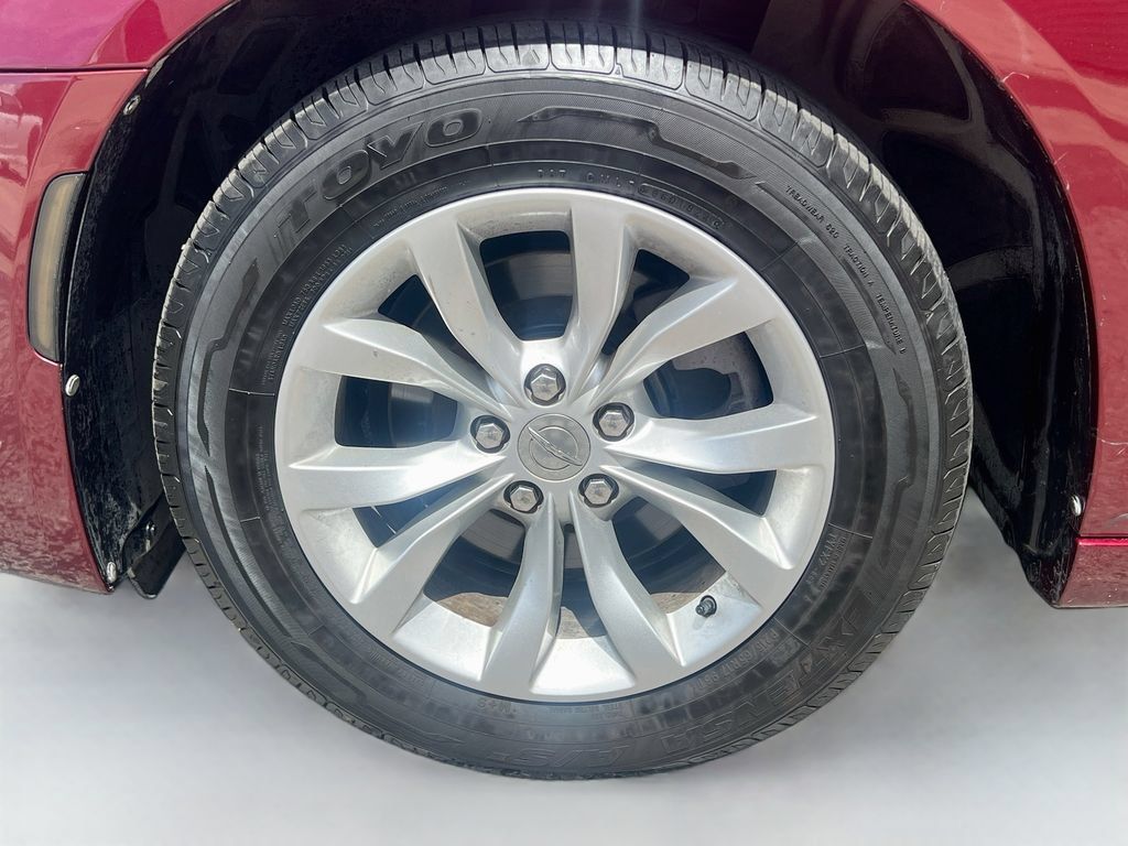 Used 2020 Chrysler 300 Touring RWD image 29