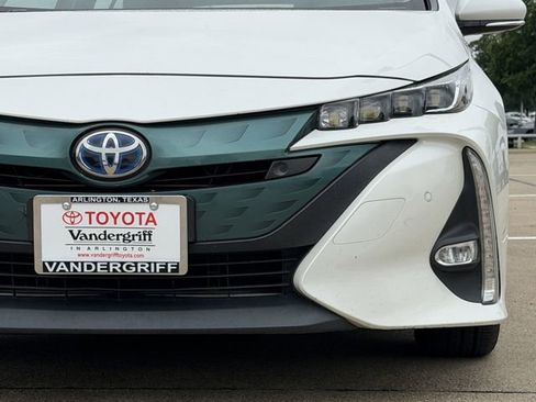 Used 2018 Toyota Prius Prime Advanced FWD image 9