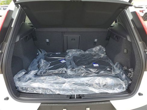 Used 2025 Volvo XC40 B5 Plus w/ Protection Package Premier image 25