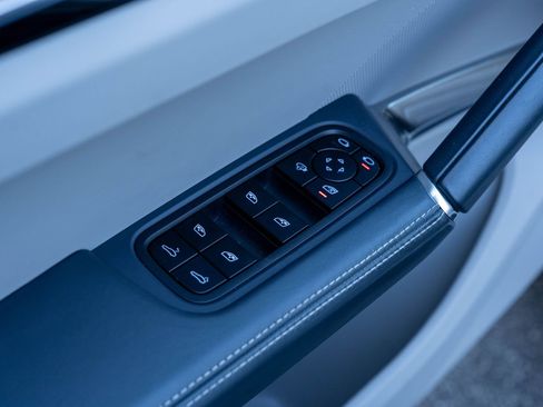 Certified 2023 Porsche Cayenne Turbo image 21