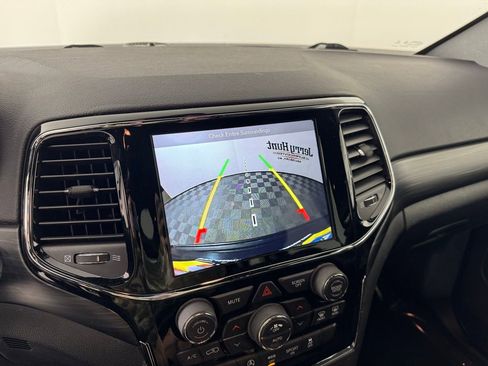 Used 2019 Jeep Grand Cherokee Altitude image 17