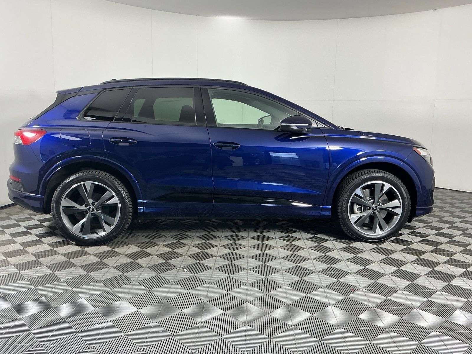 Used 2023 Audi Q4 e-tron Premium w/ Convenience Package AWD/4WD image 9