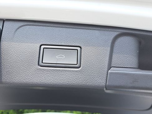 Certified 2024 Volkswagen Atlas SEL AWD/4WD image 14