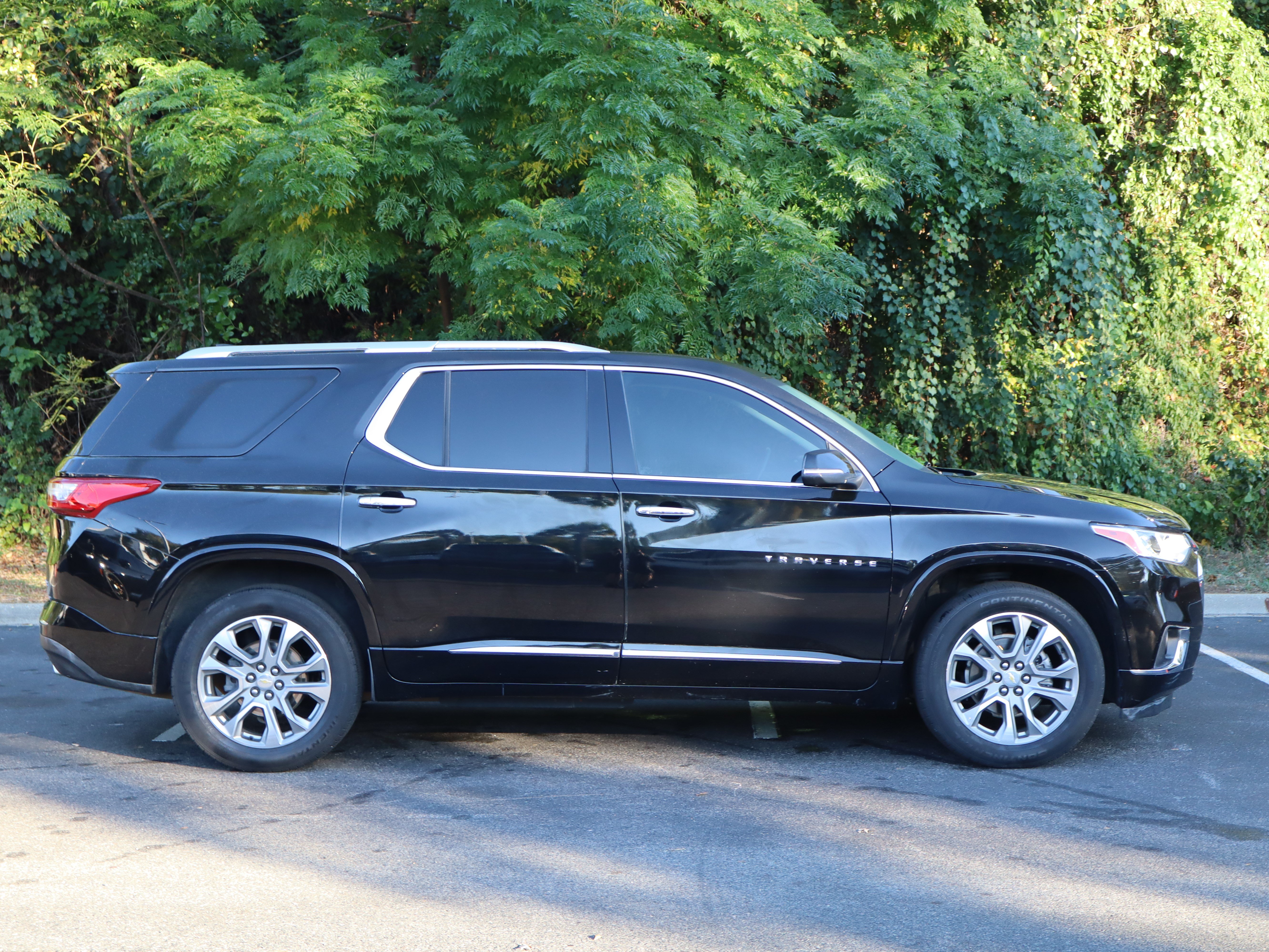 Used 2021 Chevrolet Traverse Premier FWD image 11