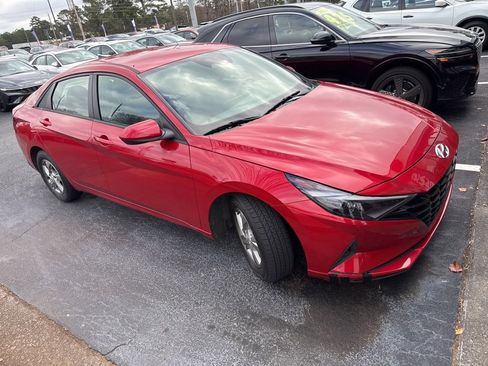 Used 2022 Hyundai Elantra SE image 4
