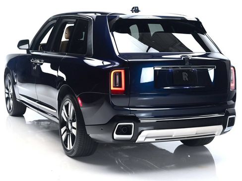 New 2026 Rolls-Royce Cullinan AWD/4WD image 2