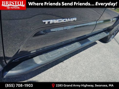 Used 2018 Toyota Tacoma TRD Off-Road w/ Technology Package AWD/4WD image 13