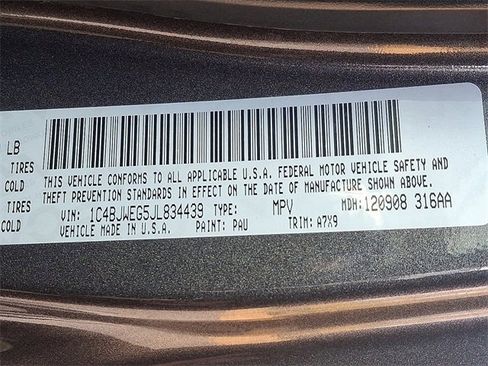 Used 2018 Jeep Wrangler Unlimited Sahara w/ Connectivity Group image 26