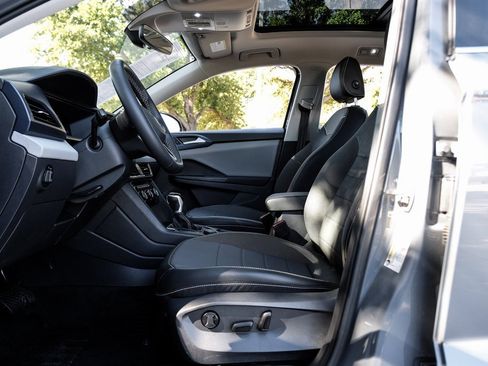 Used 2023 Volkswagen Taos SE image 43