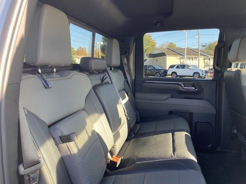 Used 2024 Chevrolet Silverado 2500 ZR2 w/ Technology Package image 20