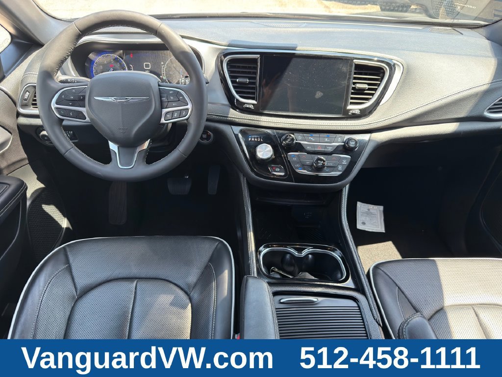 Used 2026 Chrysler Pacifica Limited FWD image 26
