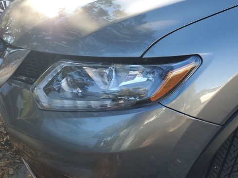 Used 2016 Nissan Rogue SV w/ SV Premium Package image 3