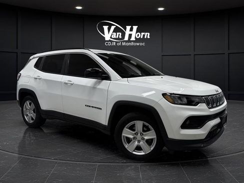 Used 2022 Jeep Compass Latitude image 1