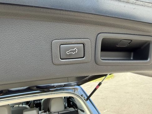 Used 2016 Subaru Forester 2.5i Limited image 9