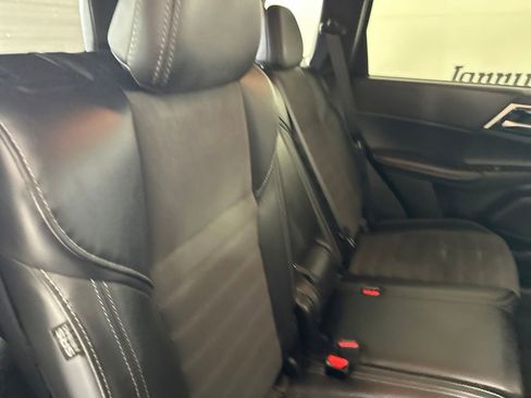 Used 2024 Mitsubishi Outlander SE AWD/4WD image 29