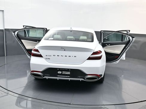 Used 2025 Genesis G70 2.5T image 32