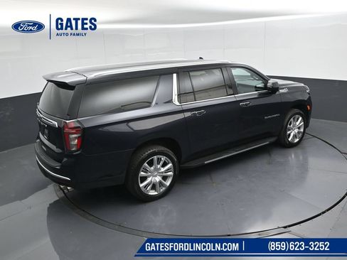 Used 2022 Chevrolet Suburban High Country AWD/4WD image 51