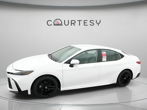 Certified 2026 Toyota Camry SE FWD image 4