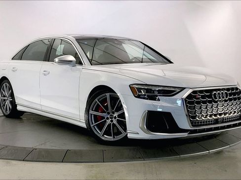 Used 2024 Audi S8 AWD/4WD image 33