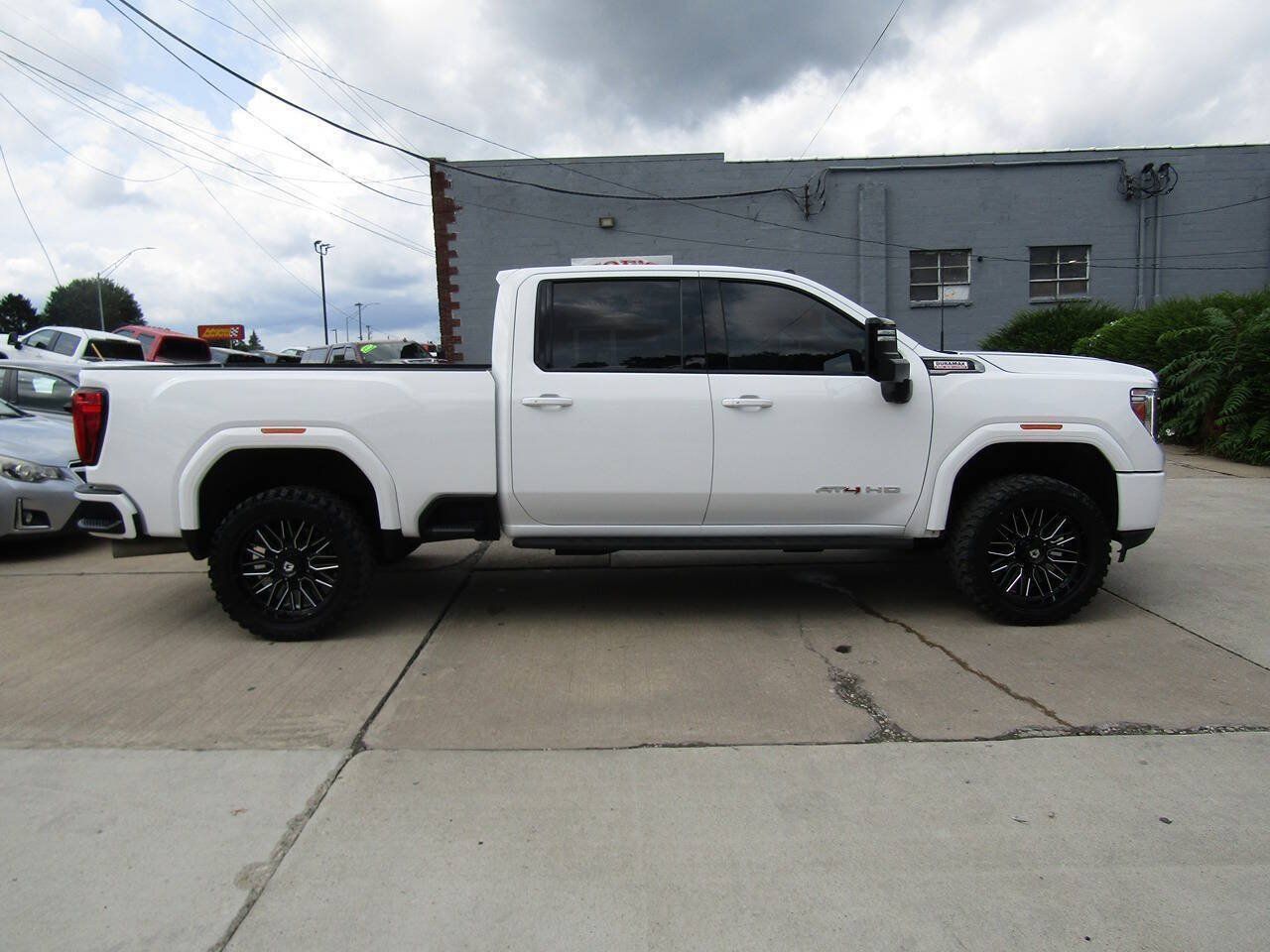 Used 2022 GMC Sierra 2500 AT4 w/ AT4 Premium Plus Package AWD/4WD image 3