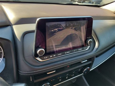 Used 2021 Nissan Rogue S image 18