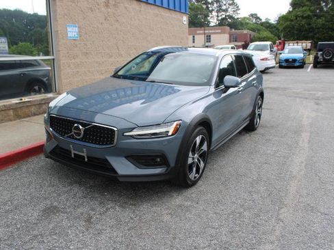 Used 2024 Volvo V60 B5 Cross Country Plus AWD/4WD image 3