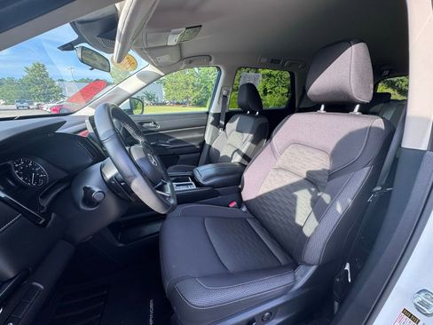 Certified 2024 Nissan Pathfinder SV image 12