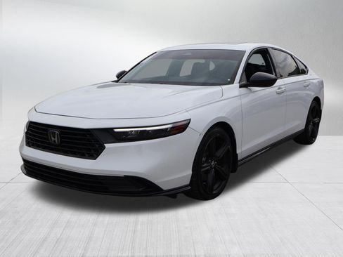 Used 2023 Honda Accord Sport image 3