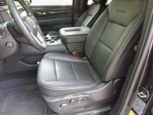 Used 2024 GMC Yukon Denali w/ Max Trailering Package AWD/4WD image 9