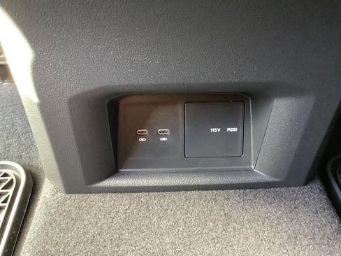 Used 2021 Volkswagen Atlas SE w/ Panoramic Sunroof Package image 34