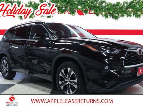 Used 2022 Toyota Highlander XLE image 1