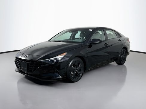 Used 2021 Hyundai Elantra SEL w/ Convenience Package FWD image 4