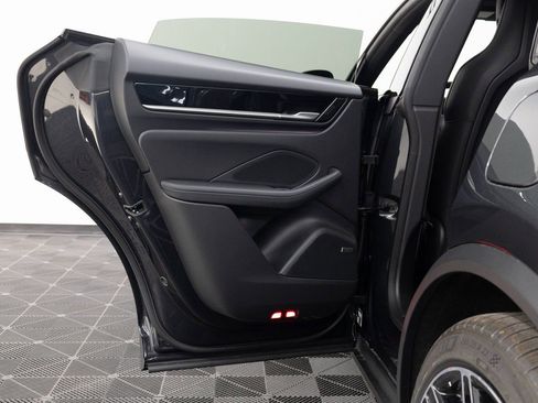 New 2026 Porsche Macan 4 Electric image 24