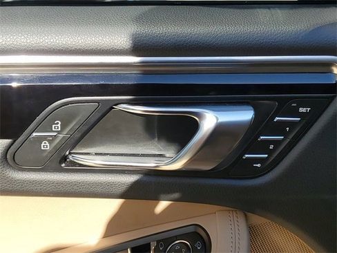 Used 2024 Porsche Macan image 21