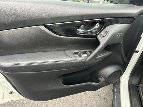 Used 2018 Nissan Rogue SL w/ Premium Package AWD/4WD image 11