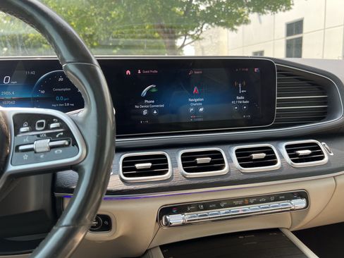 Used 2020 Mercedes-Benz GLS 450 4MATIC image 32
