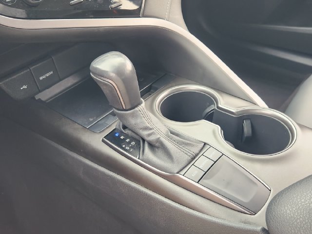 Used 2022 Toyota Camry SE w/ Convenience Package FWD image 16