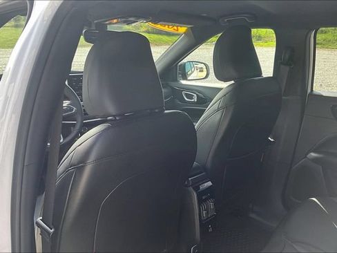 Used 2025 Jeep Compass Trailhawk w/ Trailhawk Convenience Group AWD/4WD image 32