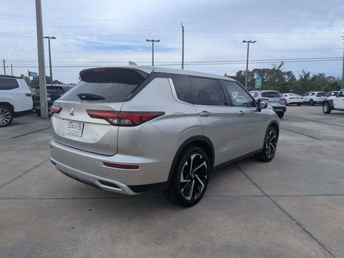 Used 2024 Mitsubishi Outlander SE AWD/4WD image 3