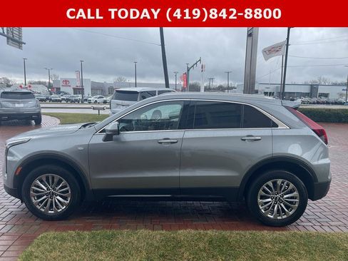Used 2025 Cadillac XT4 Premium Luxury image 11