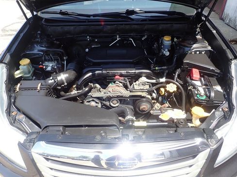 Used 2010 Subaru Outback 2.5i Premium image 40