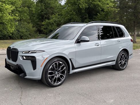 Used 2025 BMW X7 xDrive40i w/ M Sport Package AWD/4WD image 2