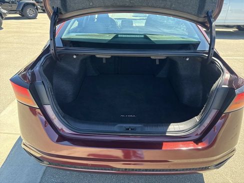 Used 2024 Nissan Altima 2.5 SV FWD image 11