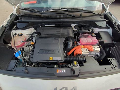 Certified 2022 Kia Niro LX image 28