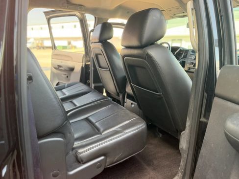 Used 2011 Chevrolet Silverado 2500 LT w/ Interior Plus Package RWD image 26