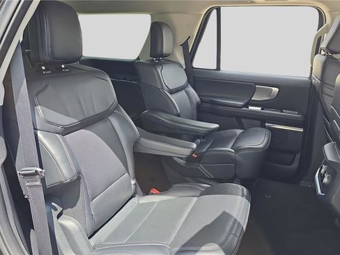 Used 2025 Ford Expedition Platinum AWD/4WD image 17