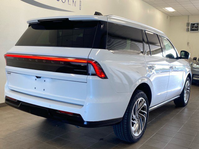 New 2027 Lincoln Navigator Reserve AWD/4WD image 10